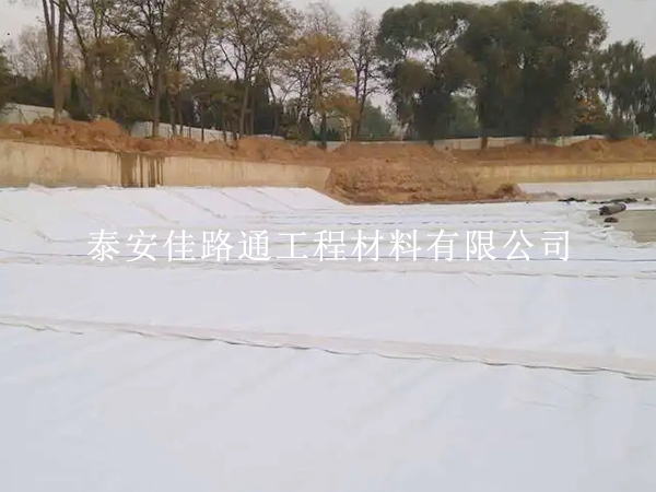 合理處理復(fù)合土工膜焊接接縫至關(guān)重要 合理處理復(fù)合土工膜焊接接縫至關(guān)重要