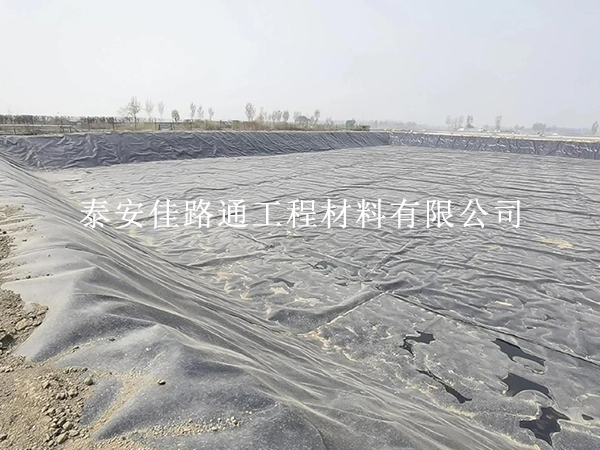 水產(chǎn)養(yǎng)殖防滲膜施工規(guī)范全解析，讓你的養(yǎng)殖工程固若金湯！